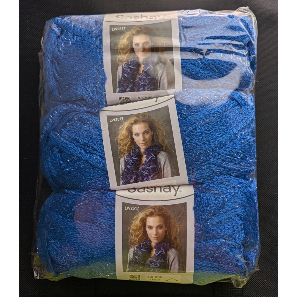 Red Heart Sashay Yarn Blue Metallic Ruffle Scarf 3 Skeins LW2517 Super Bulky